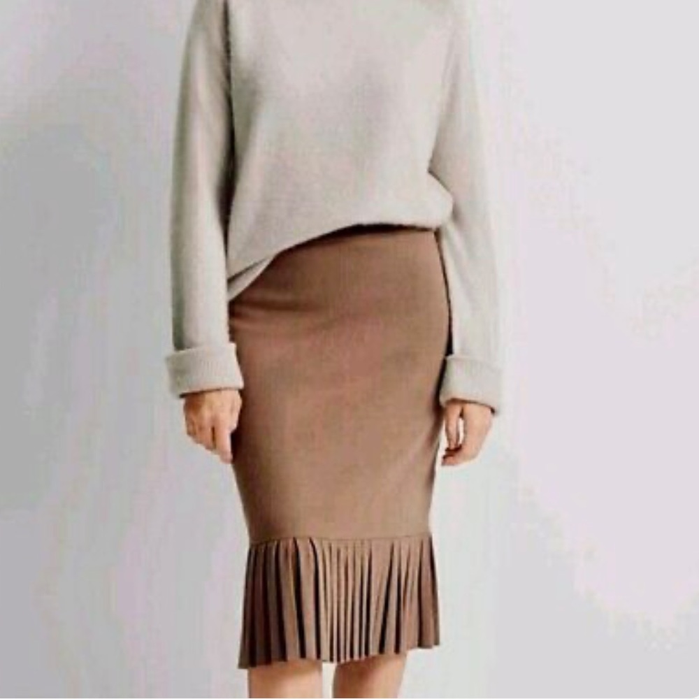 NWT Club Monaco knit pencil sweater skirt with pleat hem